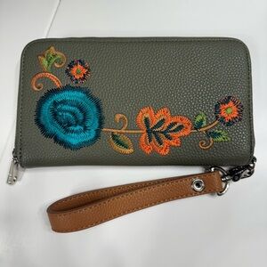 Thirty-one brand floral embroidered wallet